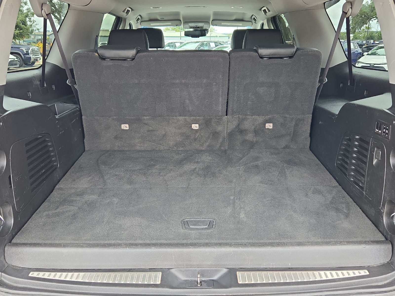 Used 2020 Chevrolet Suburban Premier RWD image 15