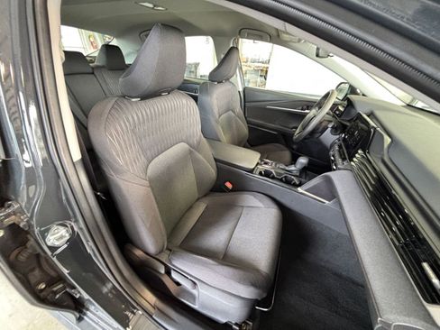 Used 2025 Toyota Camry LE image 40