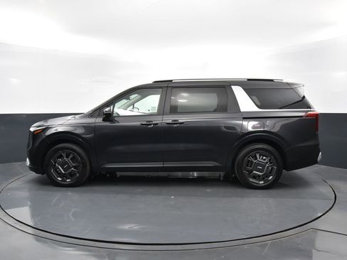Used 2025 Kia Carnival EX image 8