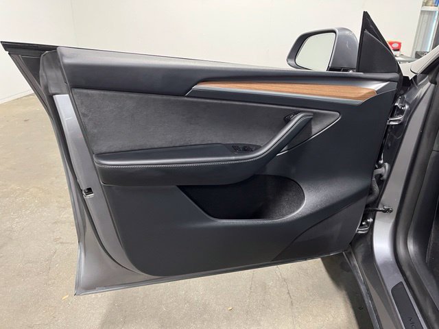 Used 2025 Tesla Model Y Long Range RWD image 25