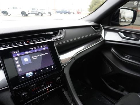 Used 2023 Jeep Grand Cherokee Altitude image 19