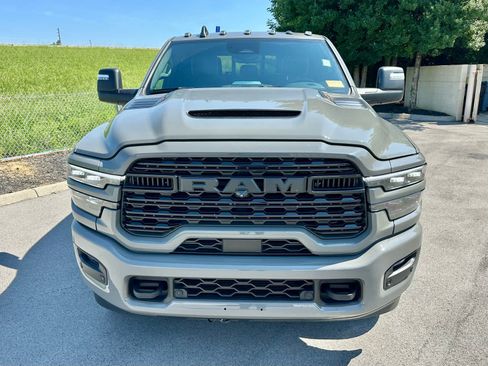 Used 2026 RAM 2500 Limited AWD/4WD image 2
