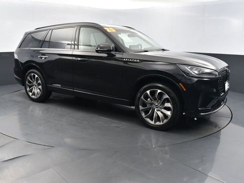 Certified 2025 Lincoln Aviator AWD w/ Jet Appearance Package image 3