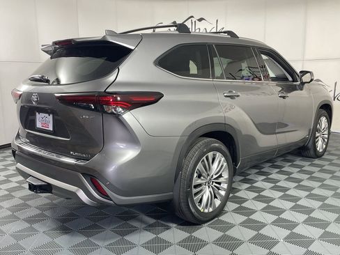 New 2026 Toyota Highlander Platinum image 15