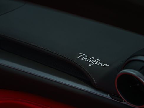 Used 2019 Ferrari Portofino RWD image 45