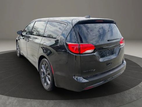 Used 2019 Chrysler Pacifica Touring Plus w/ S Appearance Package FWD image 5