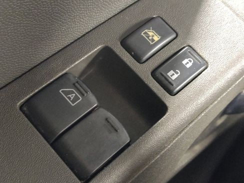 Used 2019 Nissan Frontier SV image 27