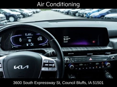 Used 2024 Kia Telluride EX w/ EX Captain's Chair Package AWD/4WD image 17