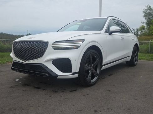 Used 2022 Genesis GV70 3.5T Sport w/ Sport Prestige Package AWD/4WD image 2