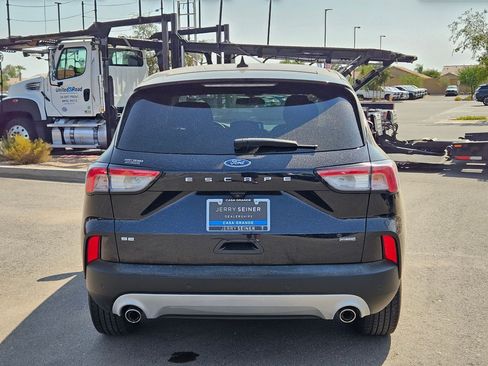 Used 2021 Ford Escape SE FWD image 4