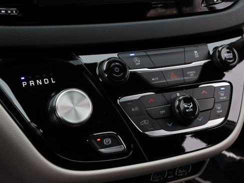 Used 2024 Chrysler Voyager LX image 22