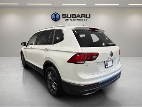 Used 2023 Volkswagen Tiguan SE w/ Panoramic Sunroof Package FWD image 3