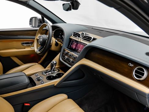 Used 2023 Bentley Bentayga Extended Wheelbase AWD/4WD image 43