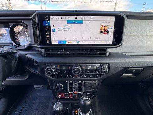 Used 2025 Jeep Wrangler Willys image 27