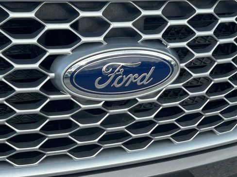 Used 2023 Ford Edge SEL image 16