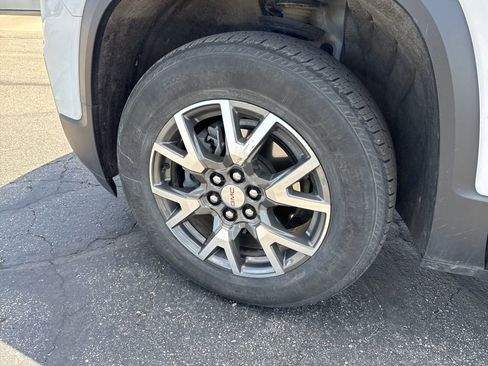 Used 2023 GMC Acadia SLE w/ Driver Convenience Package image 6