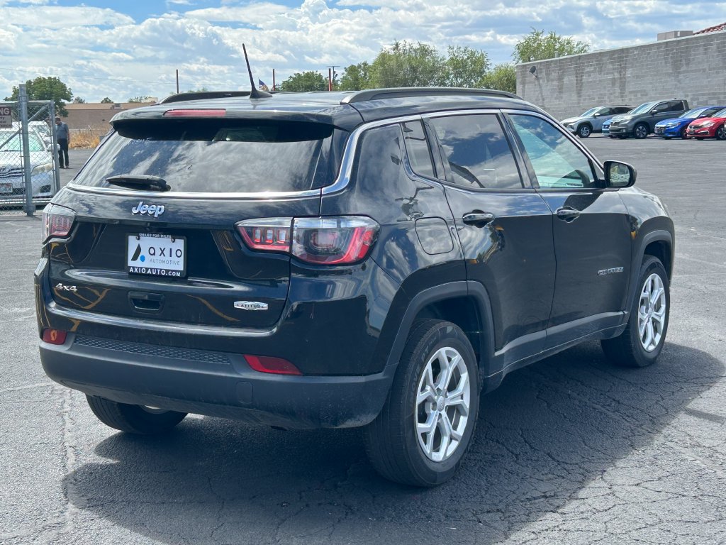 Used 2024 Jeep Compass Latitude AWD/4WD image 3