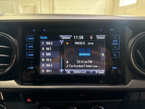 Used 2016 Toyota Tacoma TRD Off-Road w/ Towing Package RWD image 26
