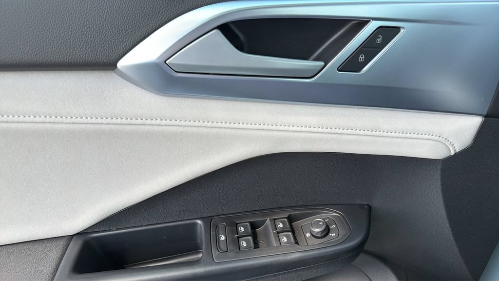 New 2026 Volkswagen Taos SE FWD image 20