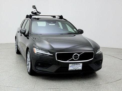 Used 2020 Volvo V60 T5 Momentum w/ Protection Package image 2