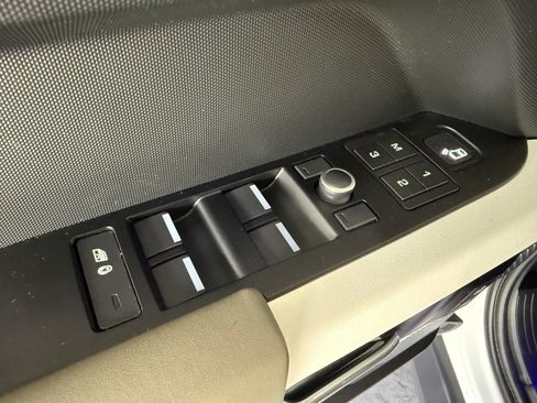 Used 2020 Land Rover Defender 110 HSE AWD/4WD image 32