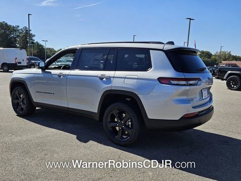 New 2025 Jeep Grand Cherokee L Limited w/ Black Appearance Package image 10