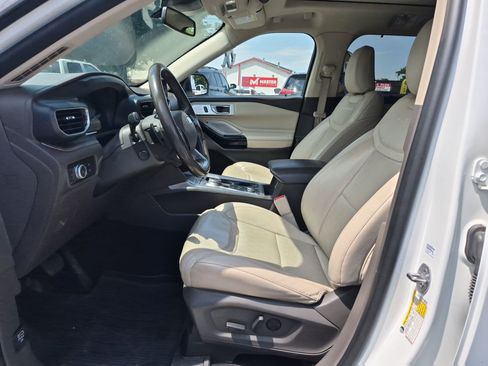 Used 2021 Ford Explorer Platinum w/ Equipment Group 601A AWD/4WD image 17