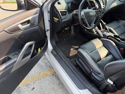 Used 2016 Hyundai Veloster Turbo FWD image 12