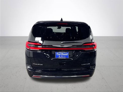 New 2026 Chrysler Pacifica Limited w/ Uconnect Theater Family Group image 7
