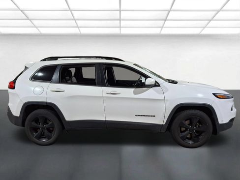Used 2018 Jeep Cherokee Limited w/ Technology Group AWD/4WD image 2