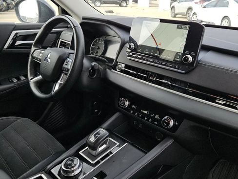 Used 2024 Mitsubishi Outlander SE image 24