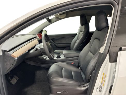 Certified 2021 Tesla Model Y Long Range AWD/4WD image 9