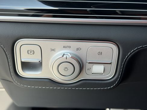 Used 2024 Mercedes-Benz Maybach GLS 600 Maybach GLS 600 image 28