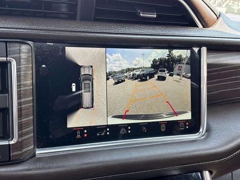 Used 2023 GMC Yukon XL Denali w/ Advanced Technology Package AWD/4WD image 31