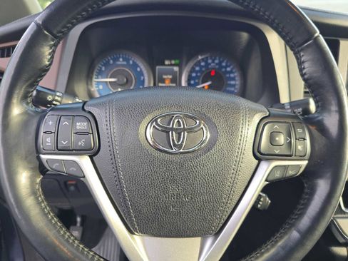 Used 2019 Toyota Sienna Limited image 24