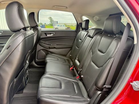 Used 2019 Ford Edge Titanium w/ Cold Weather Package FWD image 12