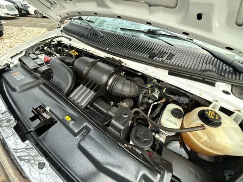 Used 2018 Ford E-350 and Econoline 350 Super Duty w/ Power Windows & Locks Group image 34