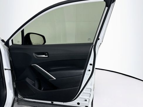 Used 2022 Toyota Corolla Cross XLE w/ Convenience Package image 34