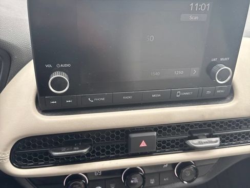 Used 2025 Honda HR-V LX image 16