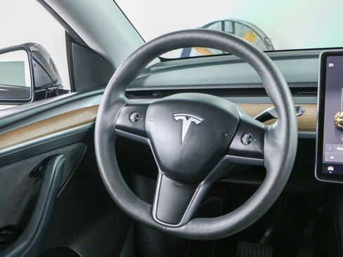 Used 2024 Tesla Model Y Long Range AWD/4WD image 12