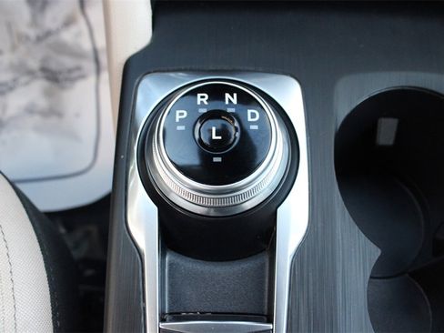 Used 2020 Ford Escape SE image 18