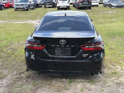Used 2022 Toyota Camry SE image 5