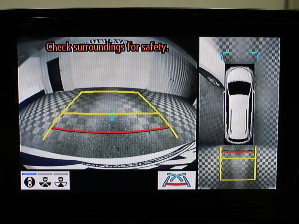 Used 2024 Toyota Sienna Limited AWD/4WD image 22