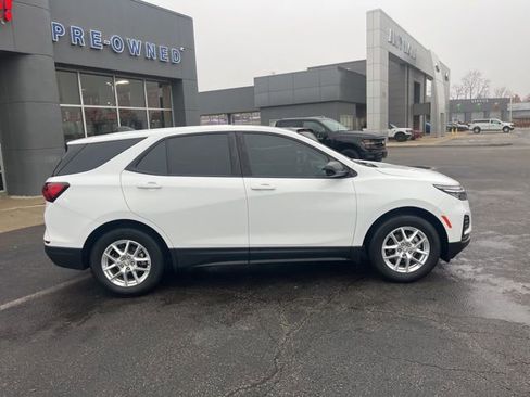 Used 2022 Chevrolet Equinox LS w/ LS Convenience Package image 4