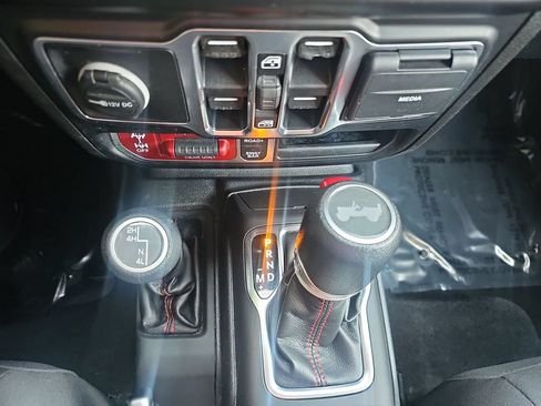 Used 2022 Jeep Wrangler Unlimited Rubicon AWD/4WD image 25