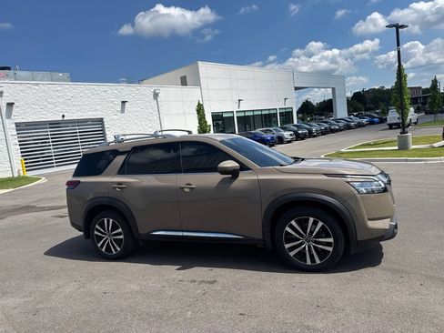 Used 2024 Nissan Pathfinder Platinum w/ Cargo Package AWD/4WD image 2