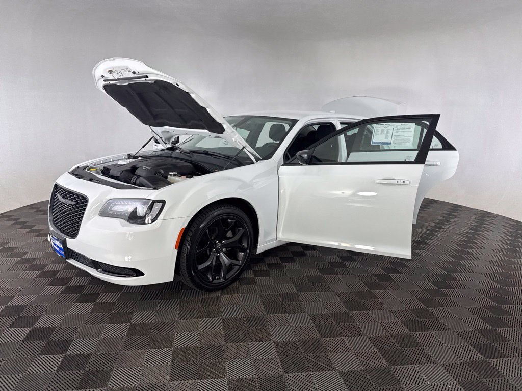 Used 2022 Chrysler 300 Touring w/ Sport Appearance Package RWD image 11