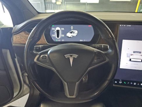 Used 2018 Tesla Model X 75D AWD/4WD image 5
