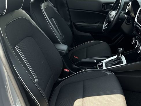 Certified 2022 Hyundai Venue Limited image 21