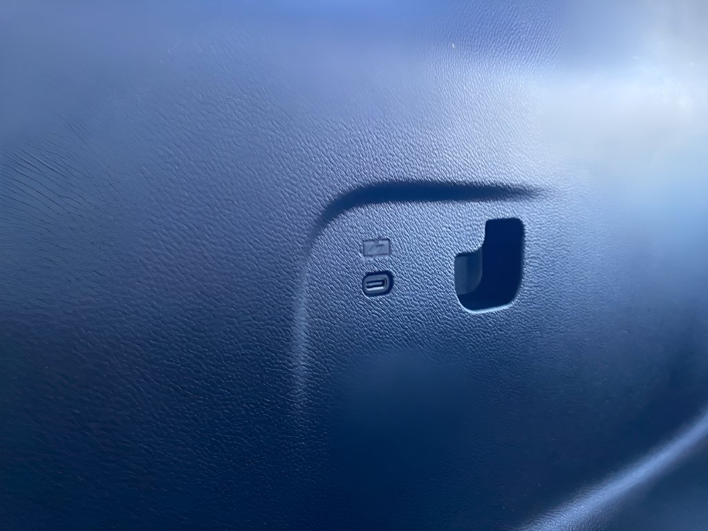 Used 2025 GMC Acadia Elevation FWD image 11